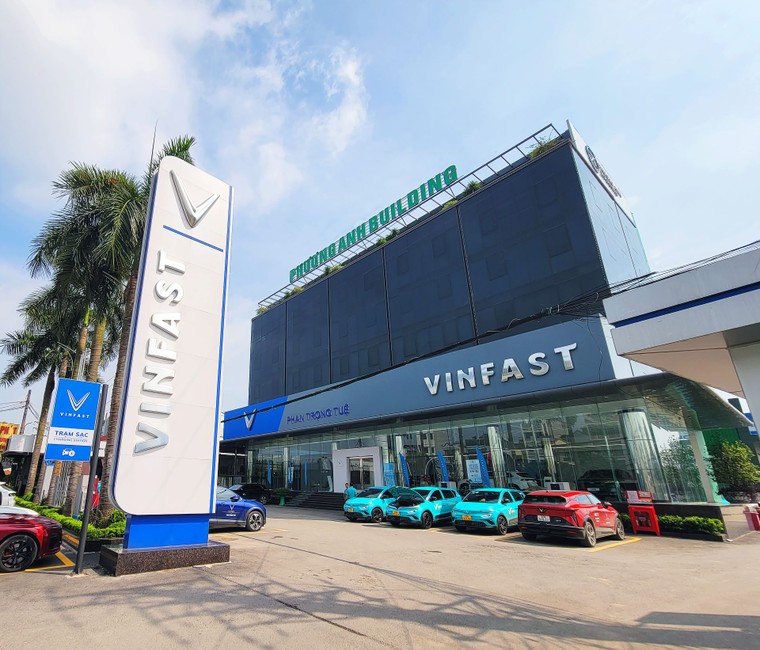 Cận cảnh showroom 8.000m2 lớn nhất Việt Nam của VinFast ảnh 1