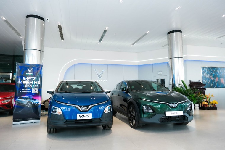 Cận cảnh showroom 8.000m2 lớn nhất Việt Nam của VinFast ảnh 2