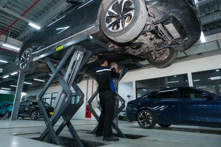 Cận cảnh showroom 8.000m2 lớn nhất Việt Nam của VinFast ảnh 5