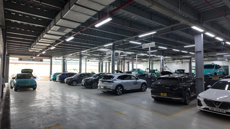 Cận cảnh showroom 8.000m2 lớn nhất Việt Nam của VinFast ảnh 6