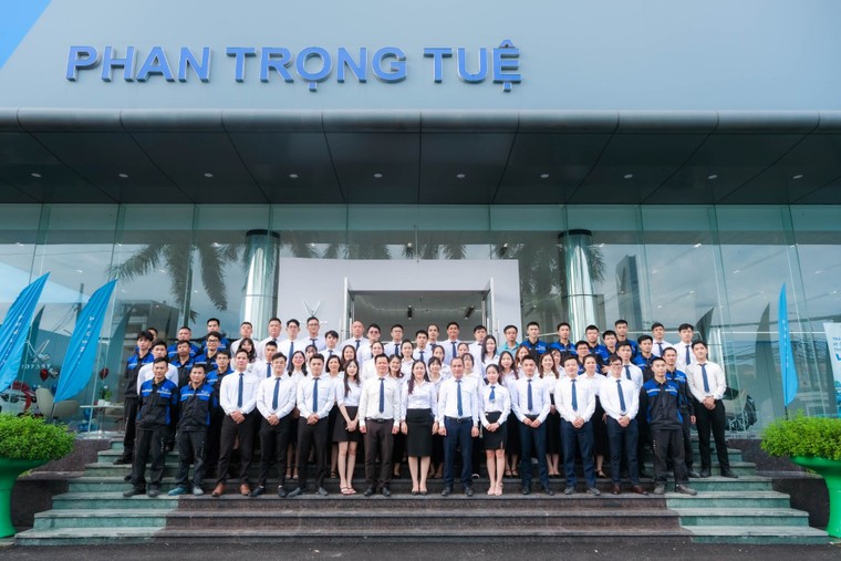 Cận cảnh showroom 8.000m2 lớn nhất Việt Nam của VinFast ảnh 9