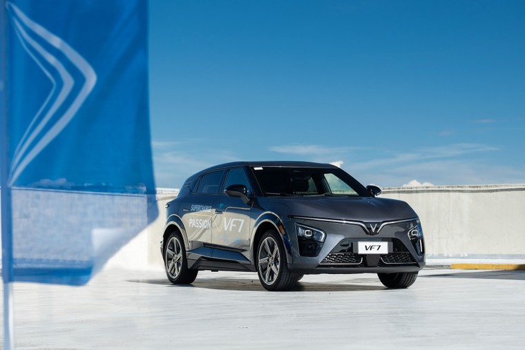 VinFast trở thành hãng xe bán chạy nhất thị trường Việt Nam ảnh 1