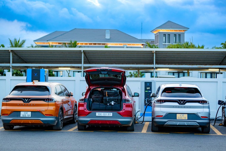 Chủ nhà hàng, quán cafe có thêm nghề mới: Kinh doanh trạm sạc xe điện ảnh 2