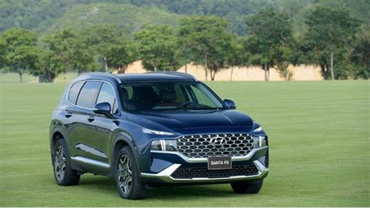 Xe cũ Hyundai Santa Fe máy dầu đẩy giá cao hơn xe mới ảnh 1