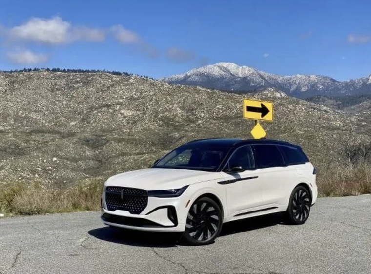 Xe Mỹ sản xuất ở Trung Quốc có thể bị cấm bán ra thị trường quê nhà ảnh 1