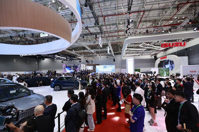 Vietnam Motor Show 2024 chính thức khai mạc với chủ đề 'Công nghệ mở tương lai xanh' ảnh 4