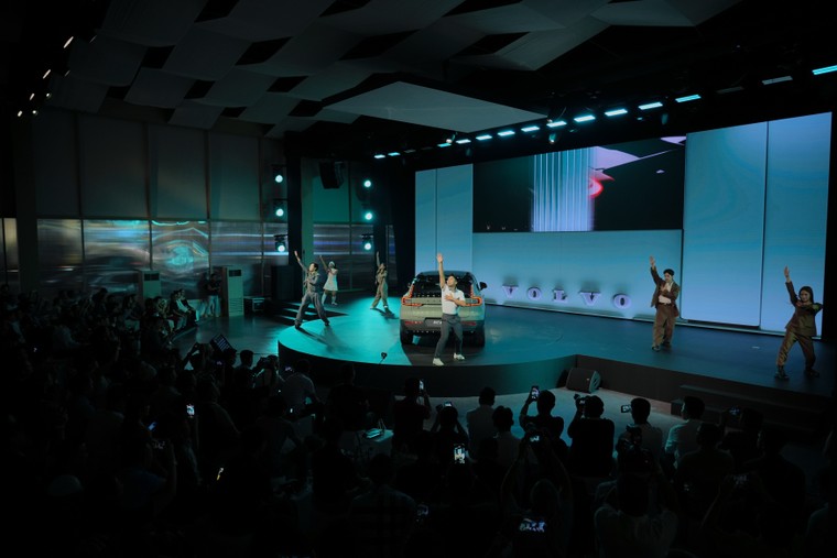 Volvo Cars chính thức ra mắt mẫu xe thuần điện đầu tiên tại Việt Nam EC40 sau khi hoàn thiện dải sản phẩm Plug-in Hybrid ảnh 4