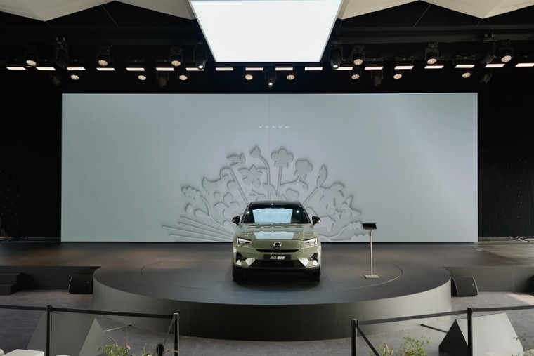 Volvo Cars chính thức ra mắt mẫu xe thuần điện đầu tiên tại Việt Nam EC40 sau khi hoàn thiện dải sản phẩm Plug-in Hybrid ảnh 3