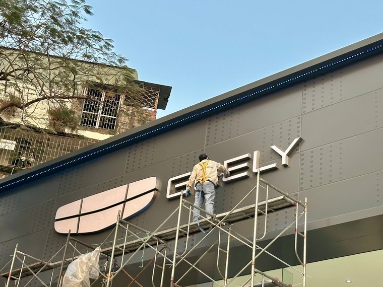 Những showroom ô tô Geely đầu tiên lộ diện, tiềm lực của đối tác Tasco tại Việt Nam ảnh 3