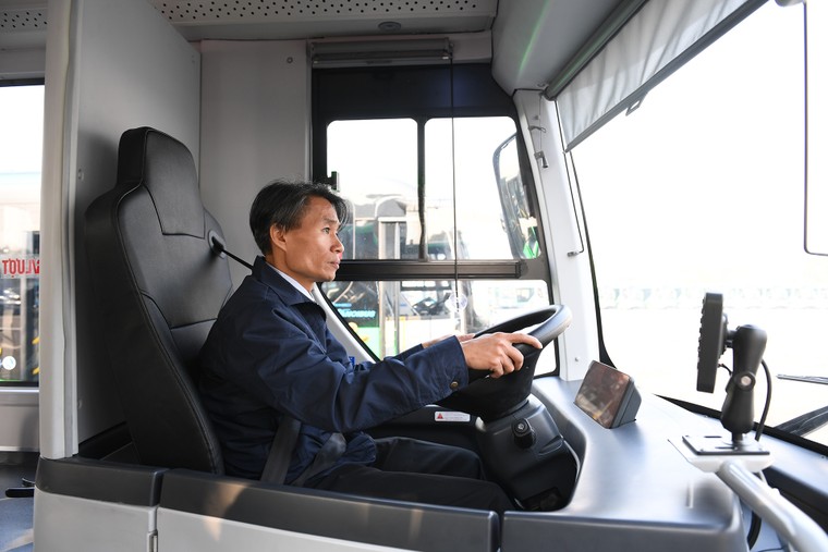 Cận cảnh mẫu xe buýt điện đô thị vừa ra mắt của VinFast ảnh 5