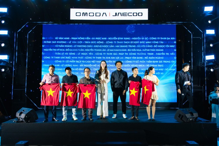 Jaecoo J7 tiếp tục lăn bánh tại TP. Hồ Chí Minh – Những chủ nhân đầu tiên tại khu vực phía Nam chính thức nhận xe ảnh 1