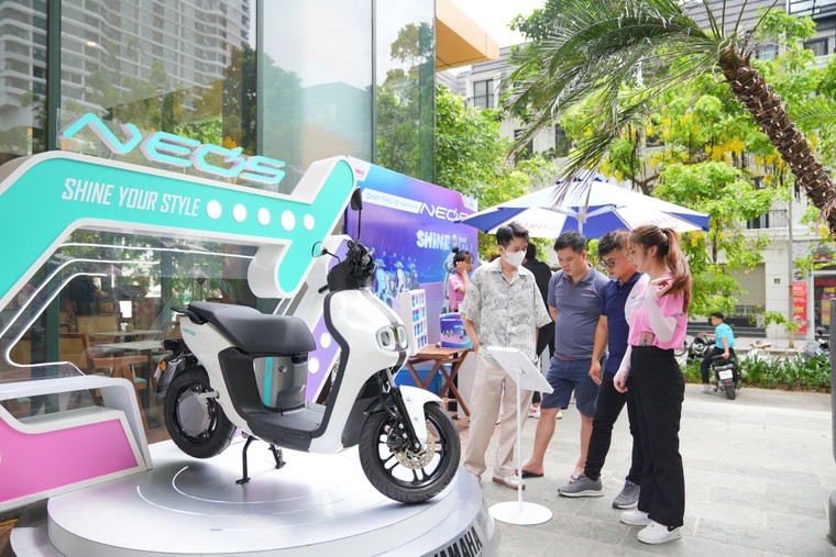 Khi ông lớn xe máy bước vào cuộc chơi xe điện ảnh 3