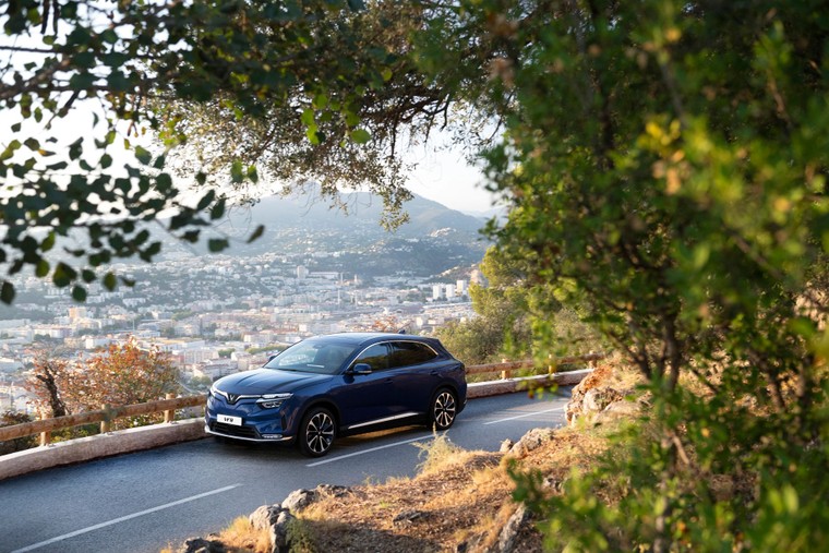 VinFast bàn giao hơn 12.100 ô tô điện trong tháng 3/2025 - Giữ vững vị thế hãng số 1 thị trường Việt Nam ảnh 3