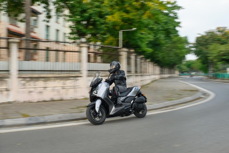 Yamaha XMAX 300: mẫu maxi-scooter hiện đại, cân cả tốc độ, tiện nghi và công nghệ ảnh 2