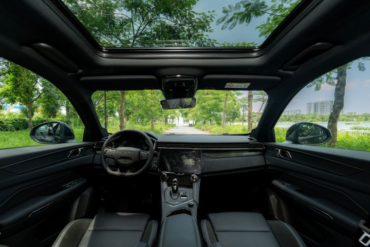 Lynk & Co 01 Hyper chính thức ra mắt tại Việt Nam, đồng loạt khai trương 09 showroom mới trên toàn quốc ảnh 3