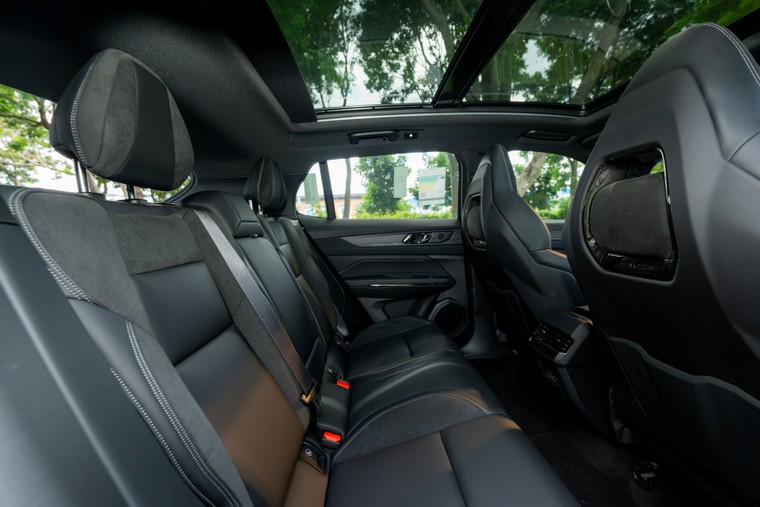 Lynk & Co 01 Hyper chính thức ra mắt tại Việt Nam, đồng loạt khai trương 09 showroom mới trên toàn quốc ảnh 5