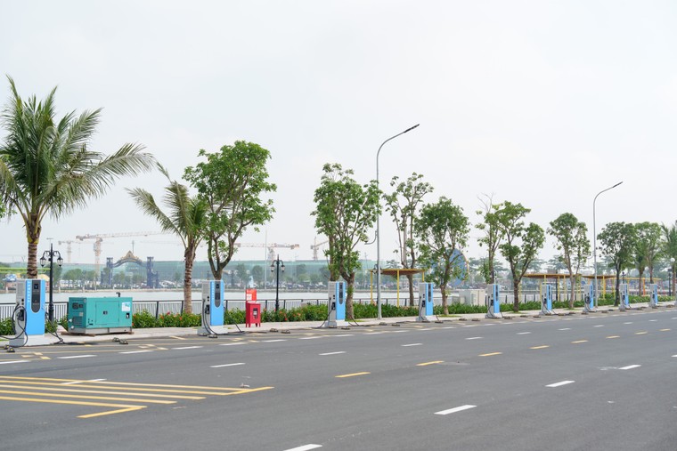 V-Green đưa vào vận hành trạm sạc xe điện lớn nhất cả nước tại trung tâm triển lãm Việt Nam ảnh 2