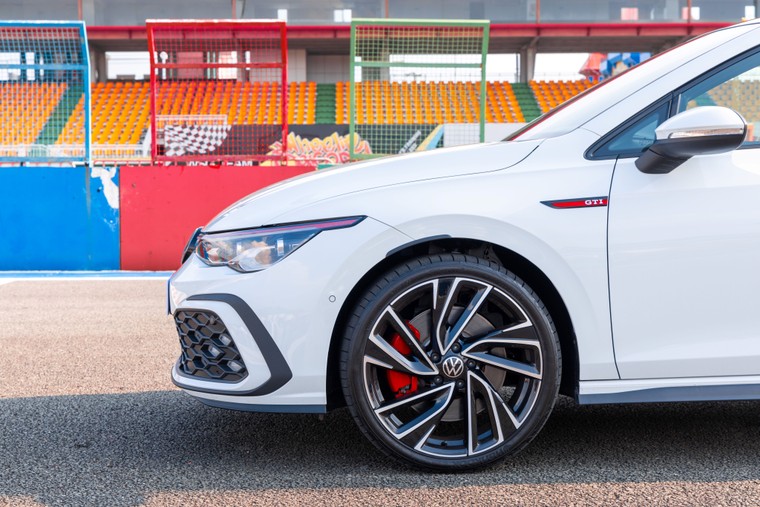 Huyền thoại VƯỢT thời gian - Volkswagen Golf chính thức ra mắt ảnh 5