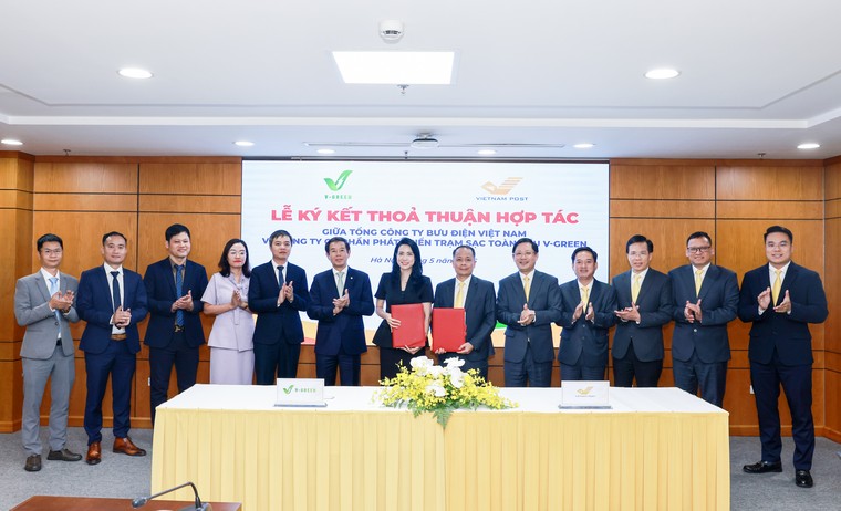 V-Green hợp tác Vietnam Post triển khai hơn 16.000 tủ đổi pin và 2.000 trụ sạc xe điện trên toàn quốc ảnh 1