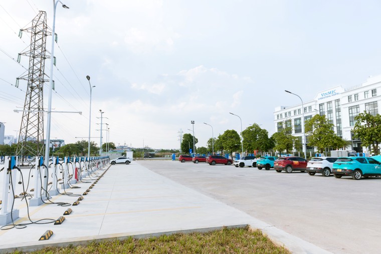 V-Green chính thức vận hành trạm sạc ô tô điện VinFast lớn nhất Việt Nam ảnh 2