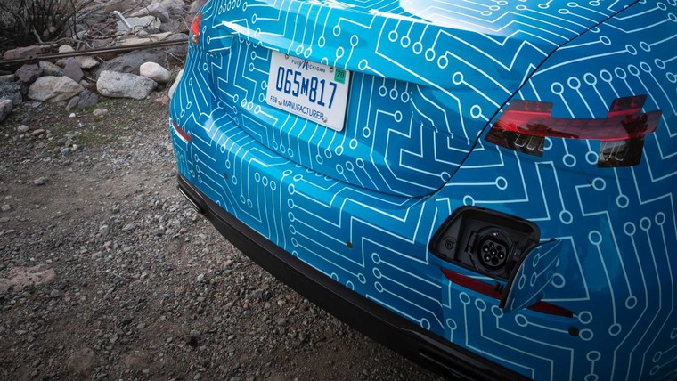 Mercedes Benz xác nhận ra mắt 3 mẫu xe mới từ AMG, gồm 2 chiếc SUV tại Geneva ảnh 4