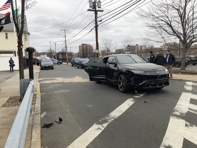 2 chiếc Lamboghini Urus bị đánh cắp bởi những đứa trẻ ảnh 1