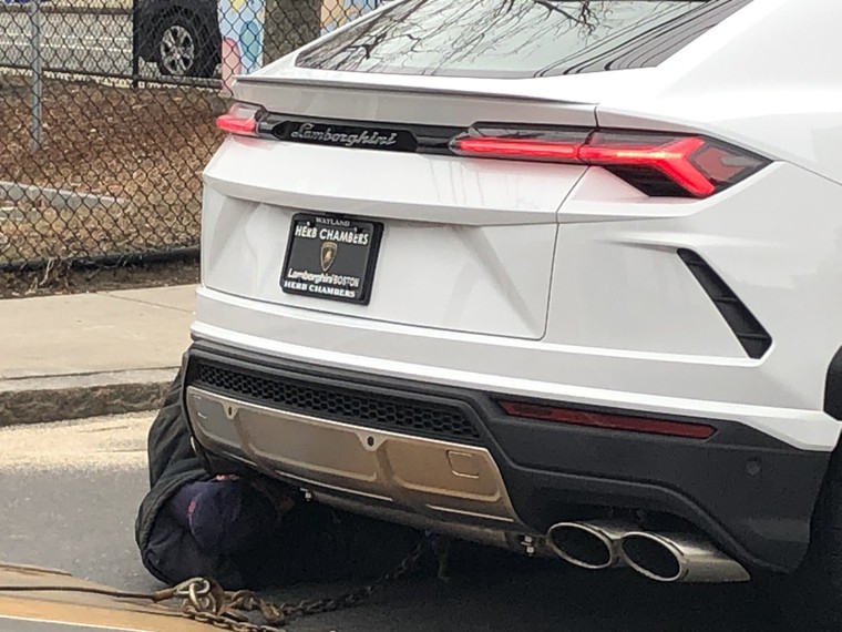 2 chiếc Lamboghini Urus bị đánh cắp bởi những đứa trẻ ảnh 2