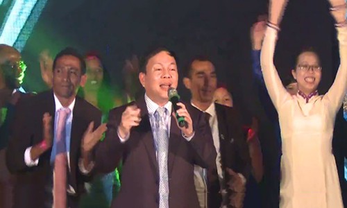 Phó Tổng giám đốc Viettel song ca cùng Sơn Tùng M-TP ảnh 3