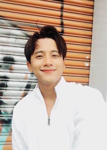 Nam chính trong MV triệu views của Hương Tràm “đốn tim” người hâm mộ ảnh 3