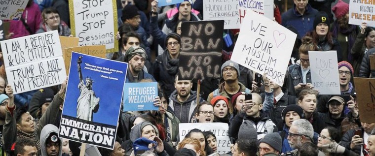 Tổng thống Trump sắp ban hành lệnh cấm đi lại mới ảnh 1