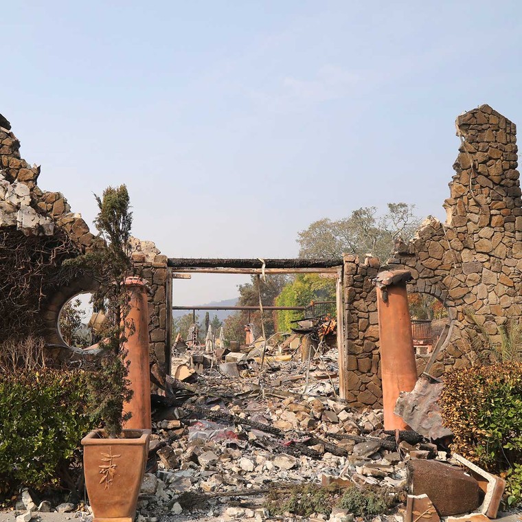 Toàn cảnh sự tàn phá nặng nề của vụ cháy rừng lịch sử tại Mỹ ảnh 5