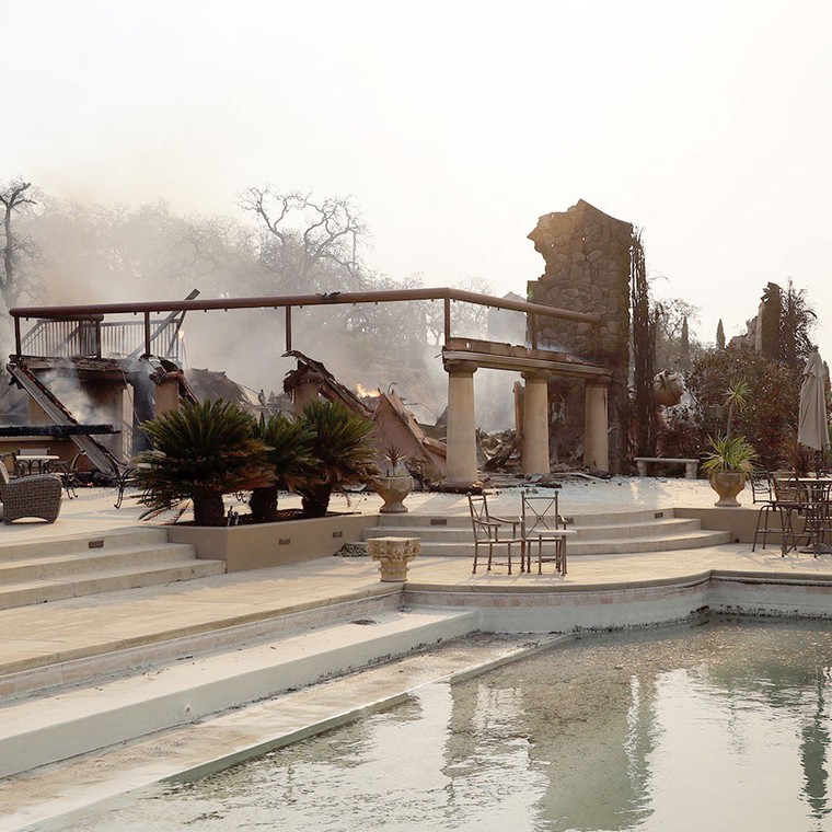 Toàn cảnh sự tàn phá nặng nề của vụ cháy rừng lịch sử tại Mỹ ảnh 4