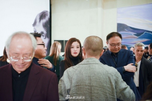 “Én nhỏ” Triệu Vy đẹp mặn mà bất chấp tuổi tác ảnh 2