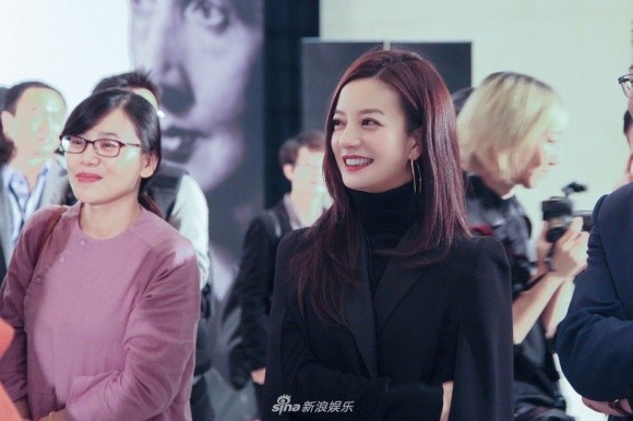 “Én nhỏ” Triệu Vy đẹp mặn mà bất chấp tuổi tác ảnh 1