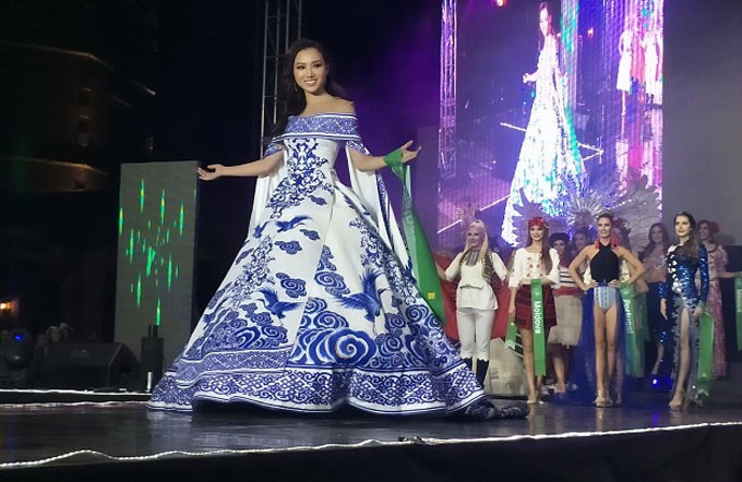 Đại diện Việt Nam đăng quang Nữ hoàng sắc đẹp toàn cầu 2017 ảnh 2