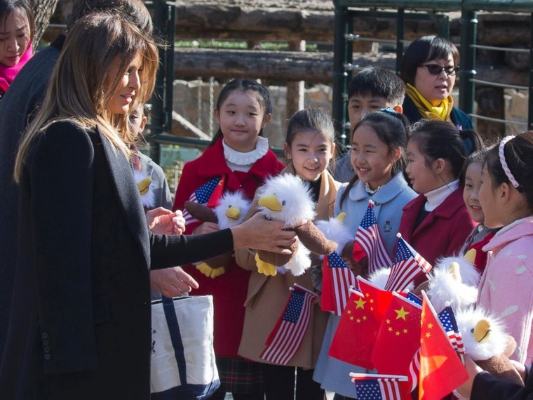 Đệ nhất phu nhân Mỹ thích thú với gấu trúc Trung Quốc ảnh 1