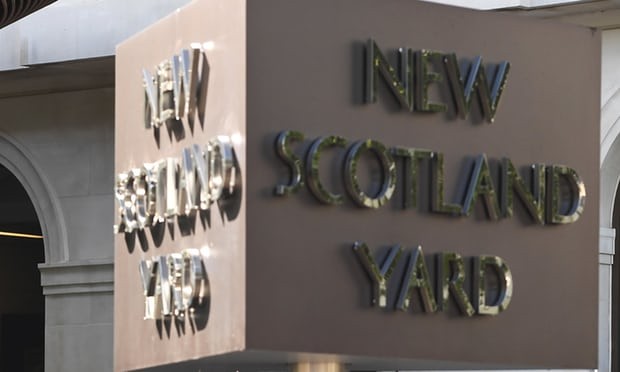 London: Bắt giữ bé gái 14 tuổi vì nghi ngờ có hành vi khủng bố ảnh 1