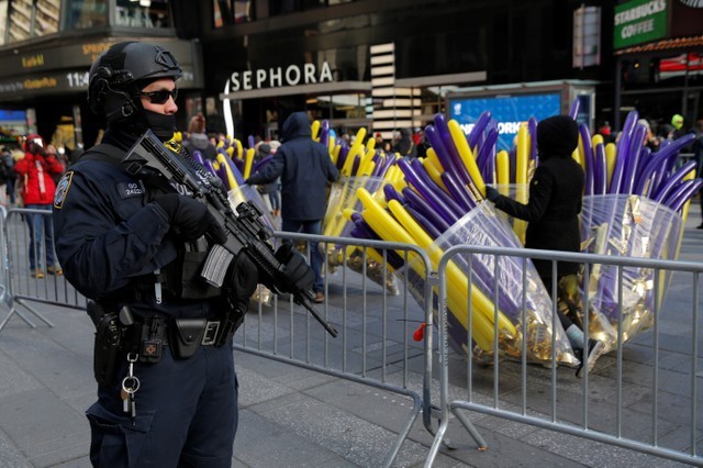 Không khí đón năm mới 2018 rộn ràng khắp thế giới ảnh 5