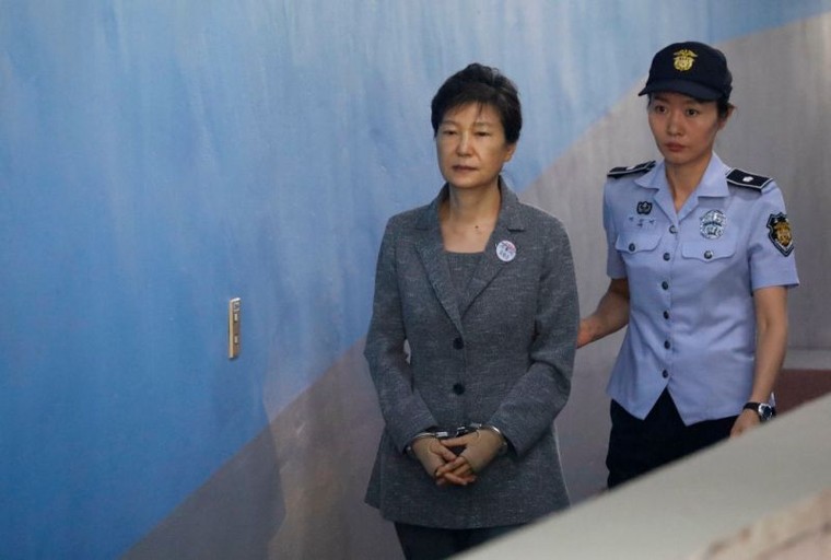 Toà tuyên án cựu Tổng thống Park Geun-hye 24 năm tù ảnh 1
