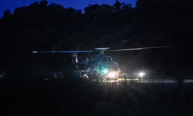 Vụ giải cứu đội bóng nhí Thái Lan: Trực thăng liên tục di chuyển tại khu vực cứu hộ ảnh 1