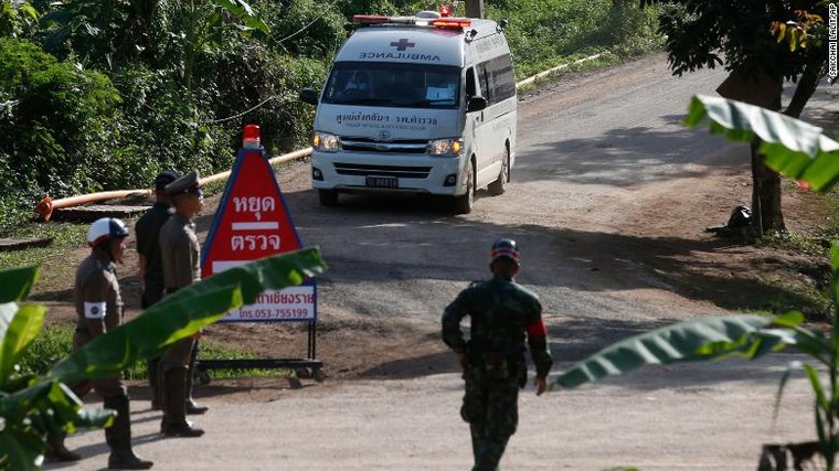 8 nạn nhân mắc kẹt trong hang Tham Luang đã được giải cứu ảnh 1