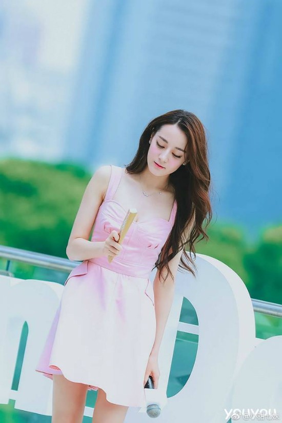 Mỹ nữ Tân Cương khiến fan ngẩn ngơ với nhan sắc