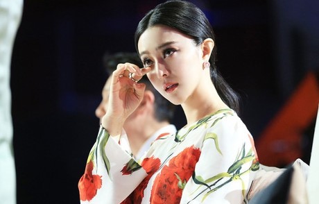 Pham Bang Bang - 22 nam be boi con roi, thu doan va giat chong hinh anh 10