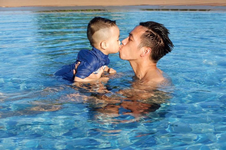 {title} Gia thế nhà vợ của Văn Quyết - cầu thủ gỡ hòa cho U23 Việt Nam