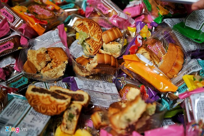 Thu giu gan 2.000 banh trung thu sieu re nhan mac Trung Quoc hinh anh 2