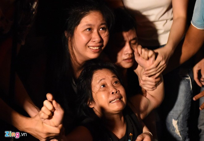 Dang chay lon o Ha Noi, nhieu can nha bi thieu hinh anh 5