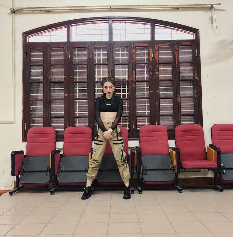 Bùi Phương Nga: Từ cô bé có mái tóc cụt lủn đến nàng á hậu 1 Việt Nam hình ảnh 7 Bui Phuong Nga: Tu co be co mai toc cut lun den nang a hau 1 Viet Nam hinh anh 7