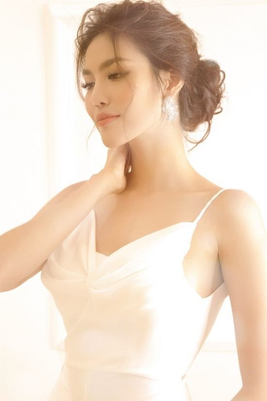 Nhan sắc khiến người nhìn ngẩn ngơ của nàng Hoa khôi. 