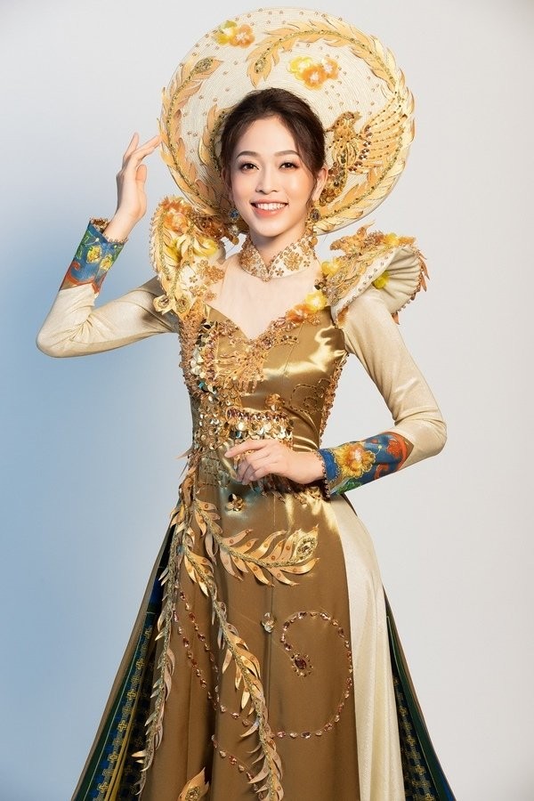 Quốc phục của Phương Nga tại Hoa hậu Hòa bình 2018