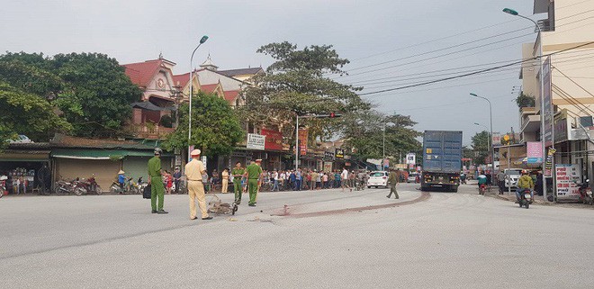 Va chạm với container, cụ ông bị cán qua người tử vong thương tâm - Ảnh 1. Va chạm với container, cụ ông bị cán qua người tử vong thương tâm - Ảnh 1.